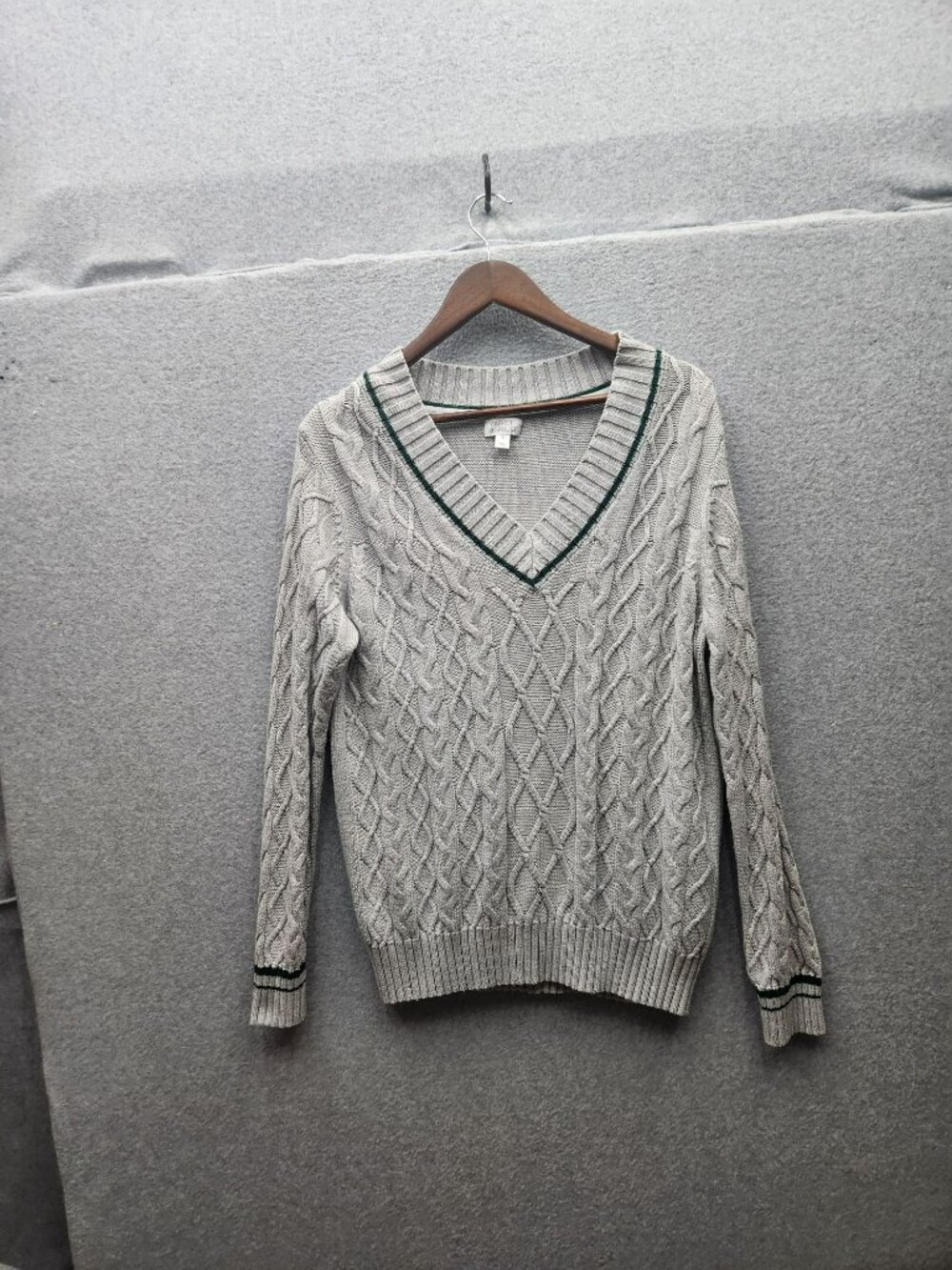 Market & Spruce Gray Cable Knit V-Neck Sweater XL With Green Trim